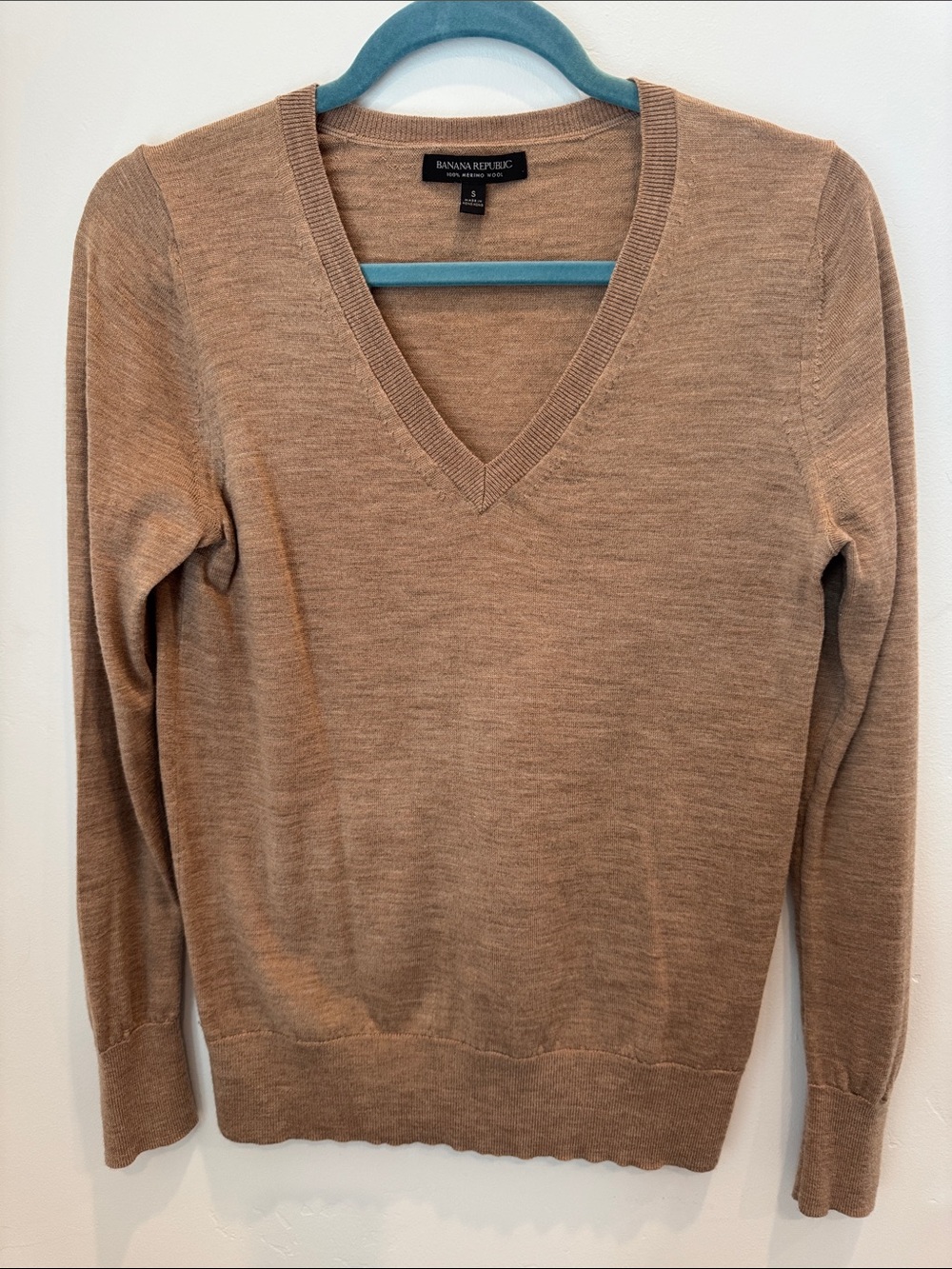 Banana Republic Women's V-Neck Sweater - Camel Brown